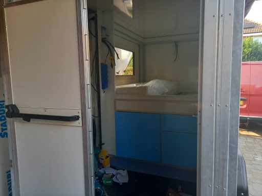 Caravan op maat in aanbouw Binnenkant MaatHout caravan op maat in aanbouw